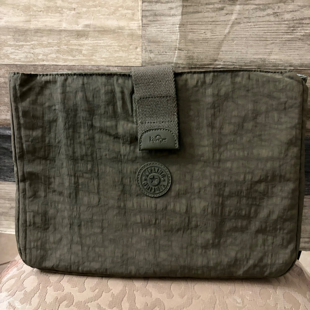 Kipling Olive Green Crinkle Nylon Laptop Tablet Sleeve Case Padded Bag
